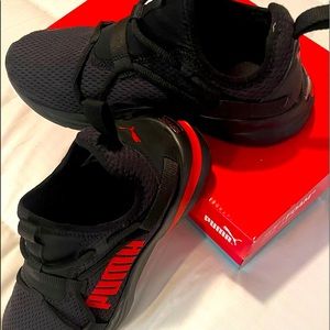 Boys size 6 Puma NWT